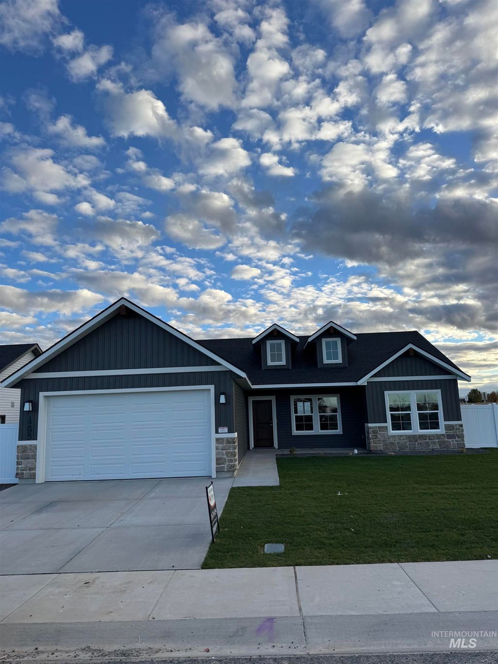Photo of 1295 Terra Ave, Twin Falls, ID 83301 (MLS # 98967074)