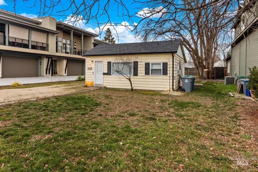 Photo of 2715 W Woodlawn Ave, Boise, ID 83702 (MLS # 98979616)