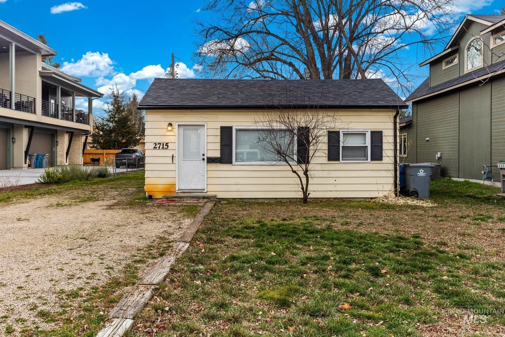 Photo of 2715 W Woodlawn Ave, Boise, ID 83702 (MLS # 98979616)