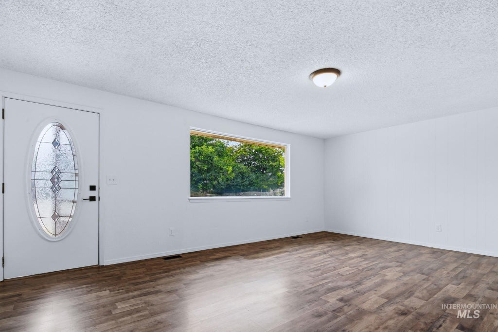 Photo of 848 W Kinghorn Dr, Nampa, ID 83651 (MLS # 98999569)