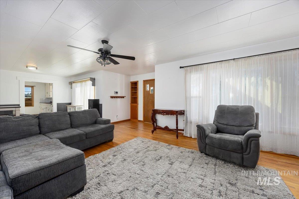 Living area featuring light wood finished floors and a ceiling fan