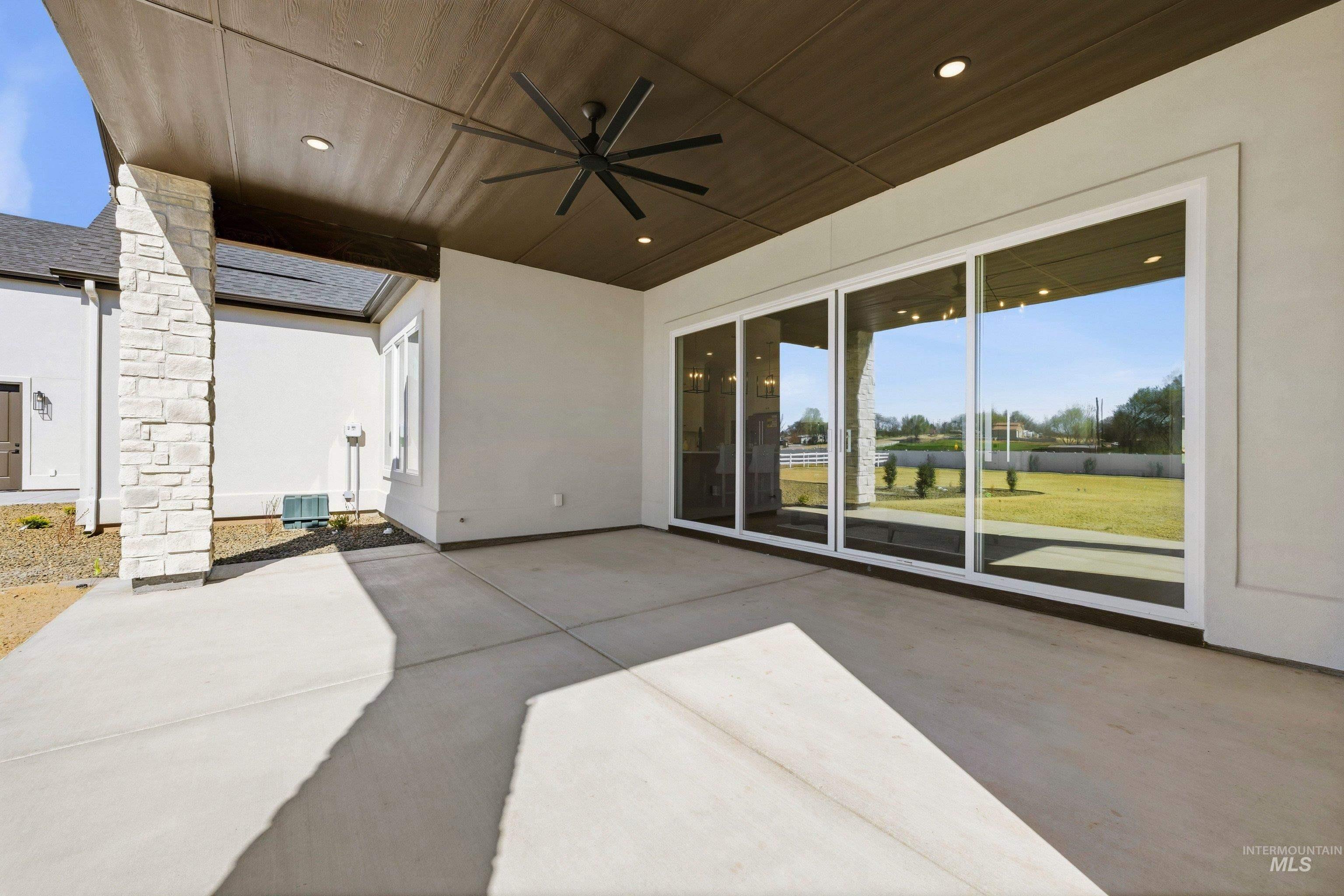 View of patio / terrace with ceiling fan