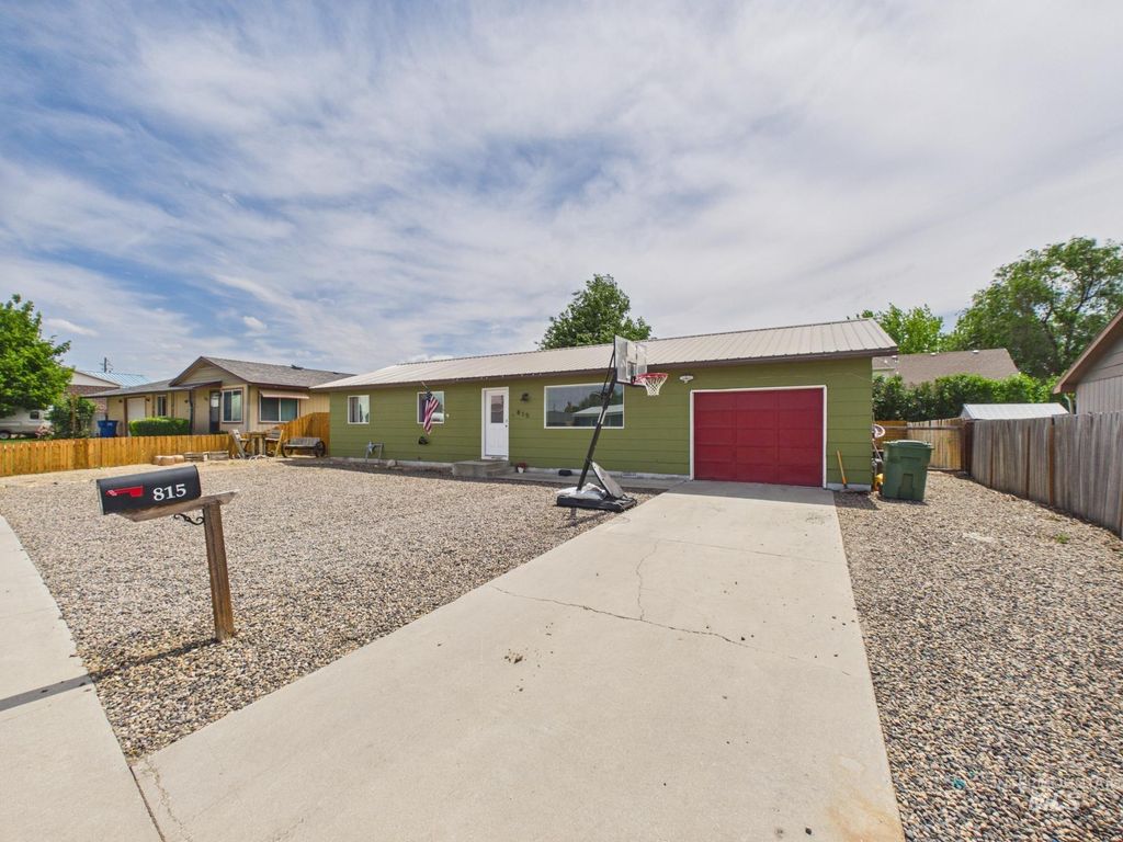 Photo of 815 NW 2nd St, Fruitland, ID 83619 (MLS # 98988785)