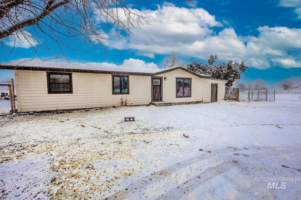 Photo of 2490 Pine Ave, Payette, ID 83661 (MLS # 98970516)