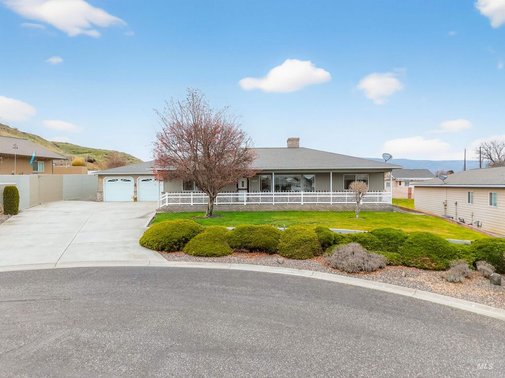 Photo of 1324 Setlow Court, Clarkston, WA 99403 (MLS # 98972596)