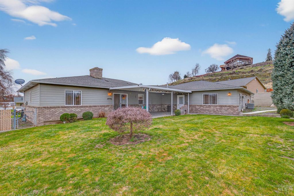 Photo of 1324 Setlow Court, Clarkston, WA 99403 (MLS # 98972596)