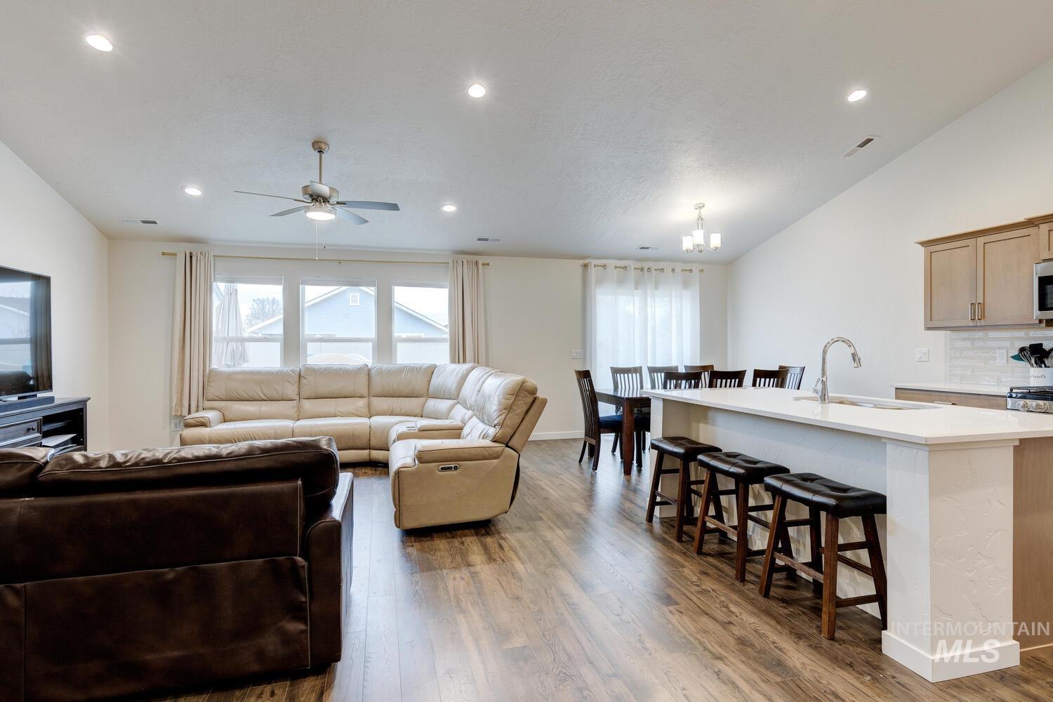 12445 Shadow River St