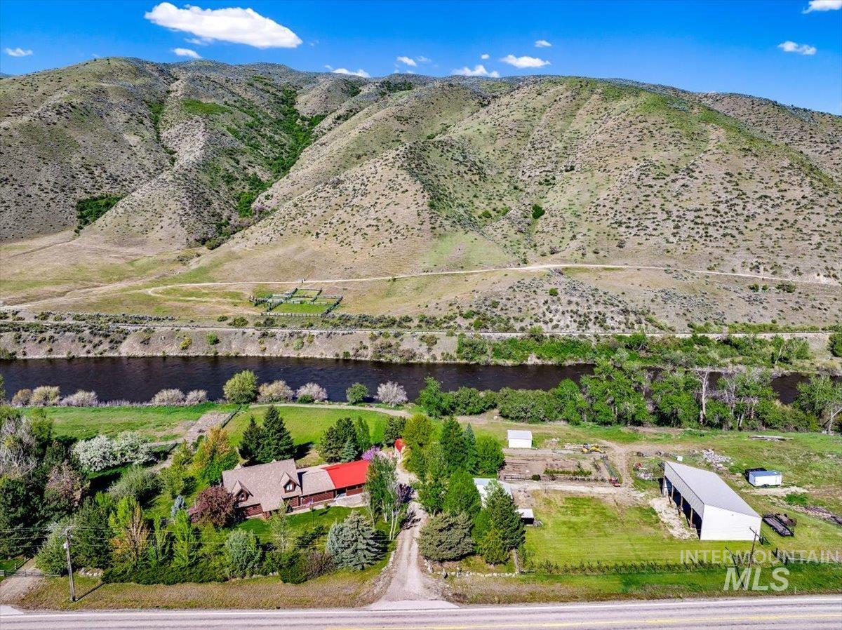 6856 Highway 55