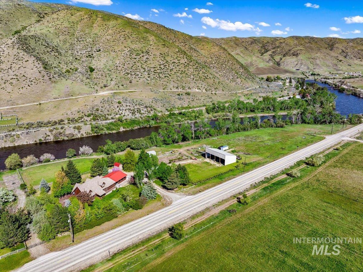 6856 Highway 55