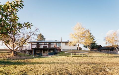 Photo of 24 Thomas Ave, Salmon, ID 83467 (MLS # 98960946)