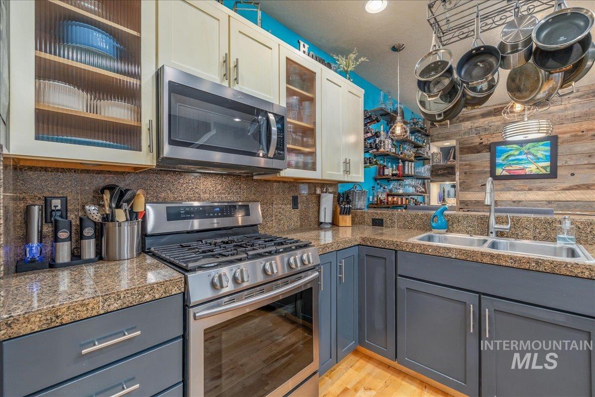 328 E Water Pocket Ln.