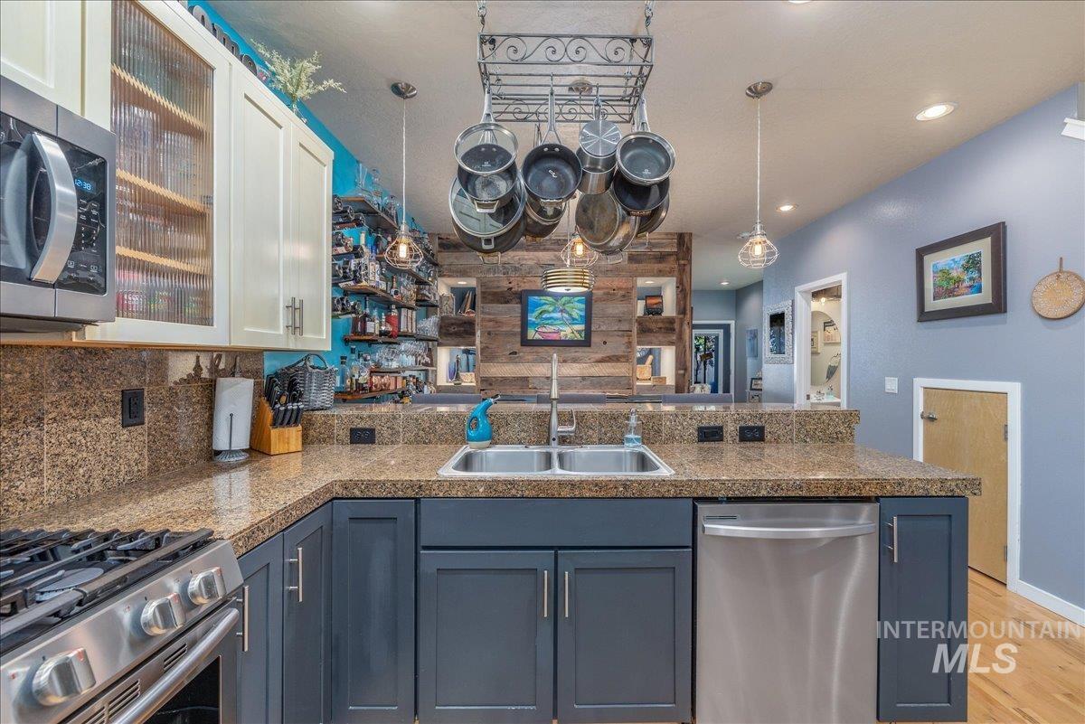 328 E Water Pocket Ln.