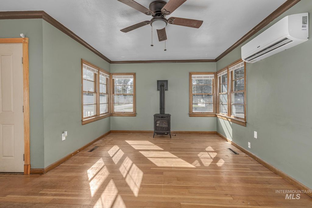 Photo of 604 N 6th Street, Payette, ID 83661 (MLS # 98961938)