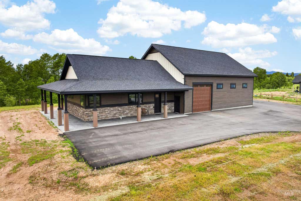 Photo of 13911 Sky View Ct, McCall, ID 83638 (MLS # 98990254)