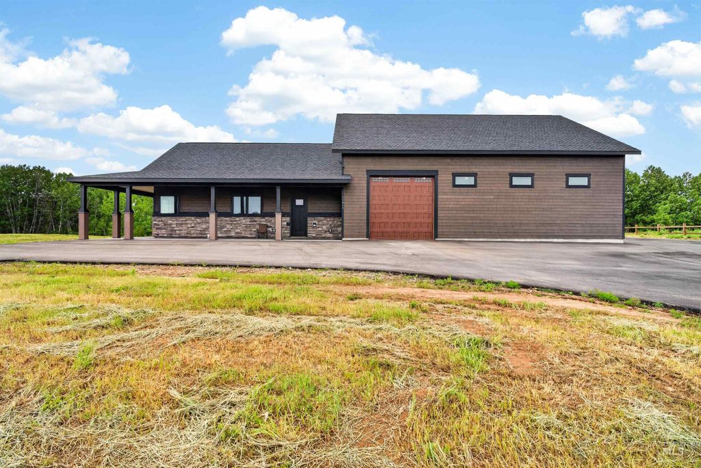 Photo of 13911 Sky View Ct, McCall, ID 83638 (MLS # 98990254)