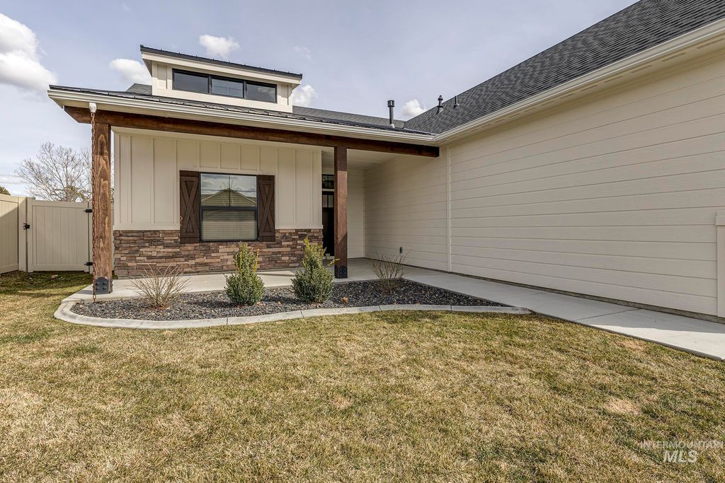 Photo of 2808 Tamarack Court, Fruitland, ID 83619 (MLS # 98979011)