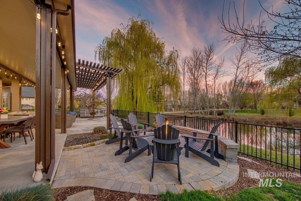 Photo of 1013 E Rivers End Drive, Eagle, ID 83616 (MLS # 98984482)