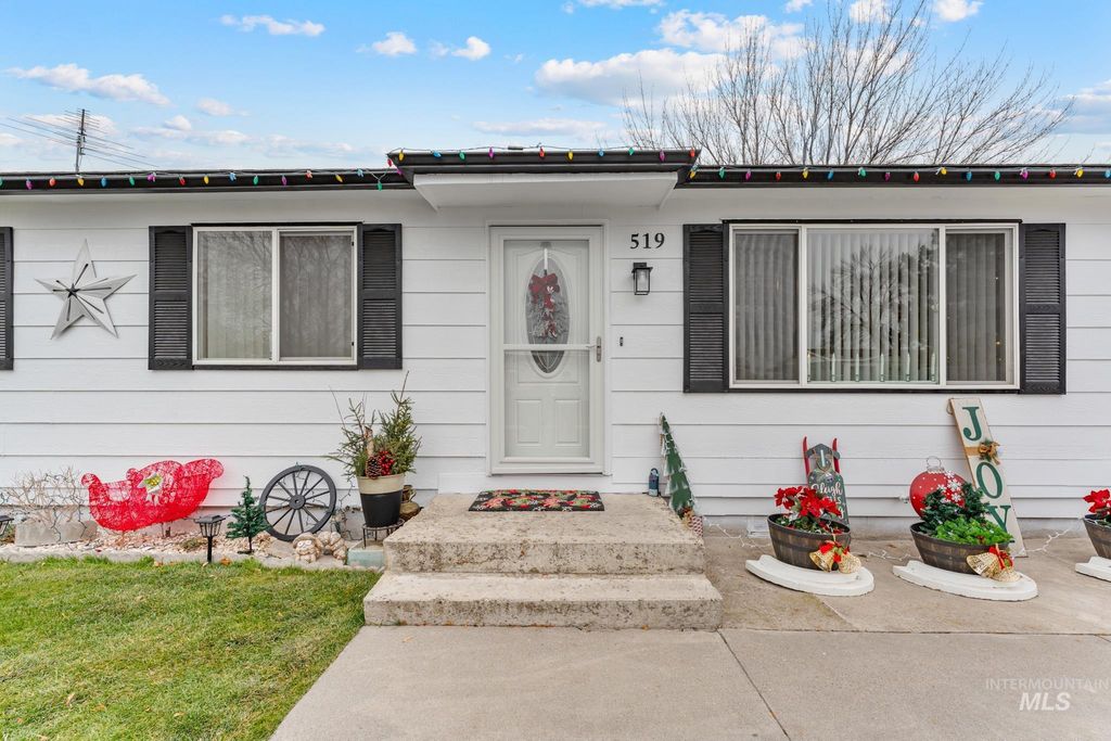 Photo of 519 Wiseman St, Hansen, ID 83338 (MLS # 98968823)