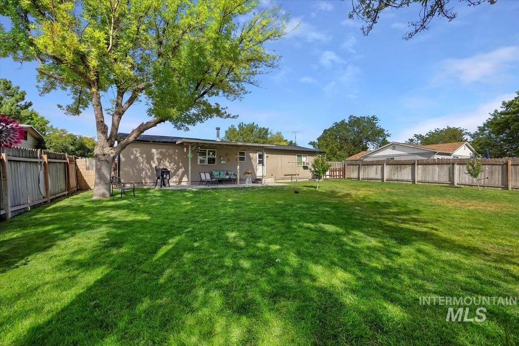 Photo of 519 Wiseman St, Hansen, ID 83338 (MLS # 98968823)