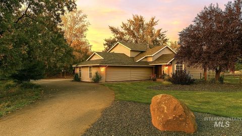 2700 N Showcase Pl. Eagle ID 83616