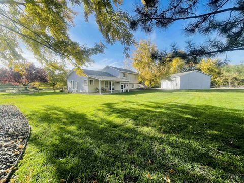 Photo of 2700 N Showcase Pl, Eagle, ID 83616 (MLS # 98965402)