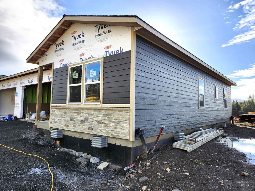 Photo of 402 Highline Lane, Potlatch, ID 83855 (MLS # 98967240)