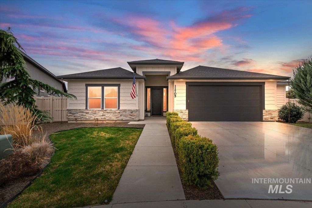 Photo of 11705 W Bubblingcreek Ct, Star, ID 83669 (MLS # 98979604)