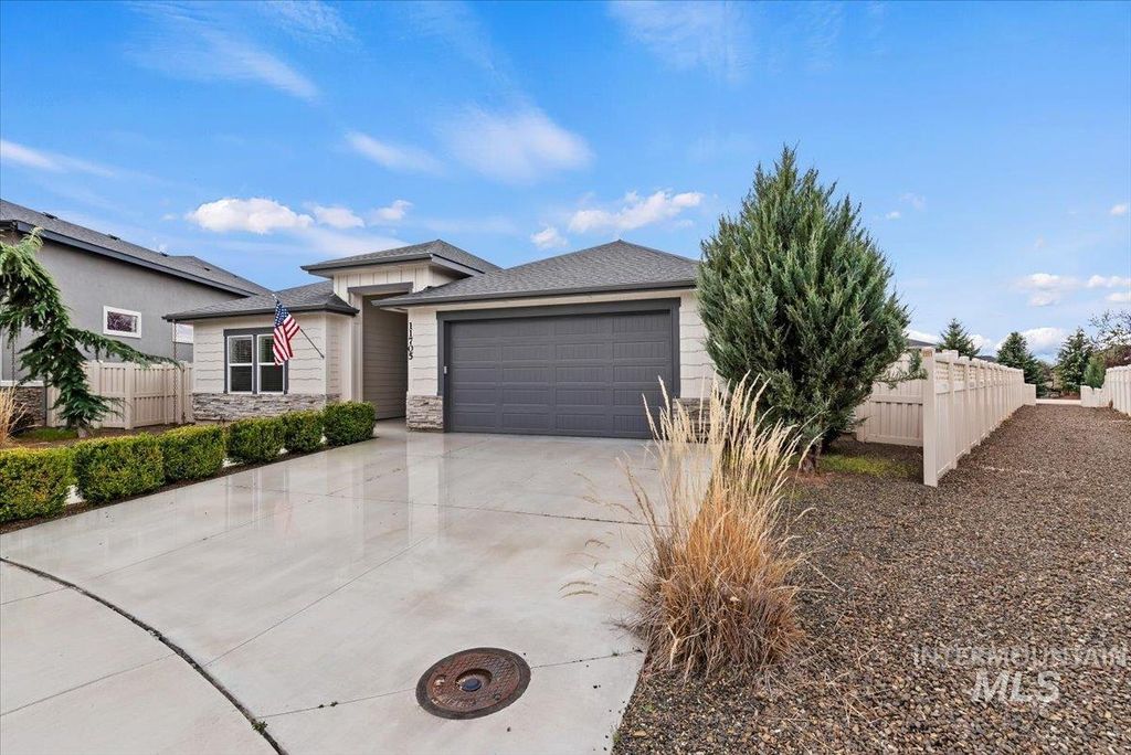 Photo of 11705 W Bubblingcreek Ct, Star, ID 83669 (MLS # 98979604)