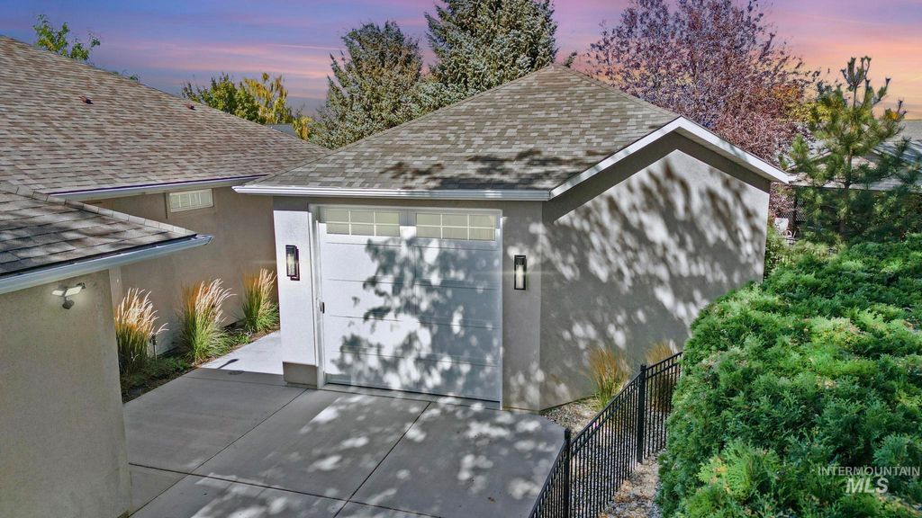 Photo of 1965 Candleridge Dr, Twin Falls, ID 83301 (MLS # 98975718)