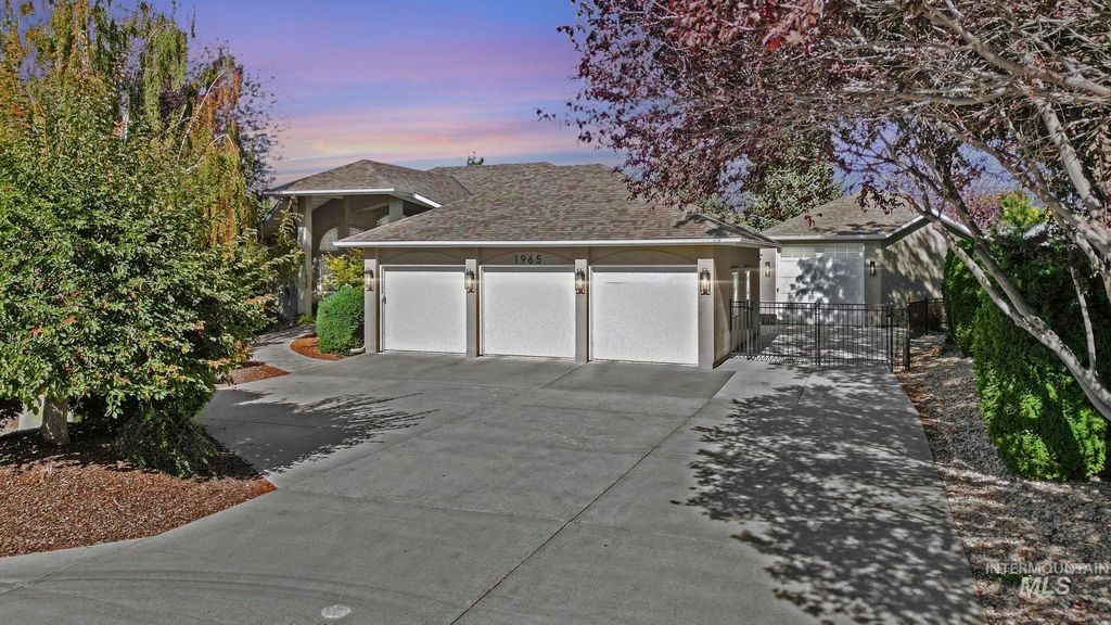 Photo of 1965 Candleridge Dr, Twin Falls, ID 83301 (MLS # 98975718)