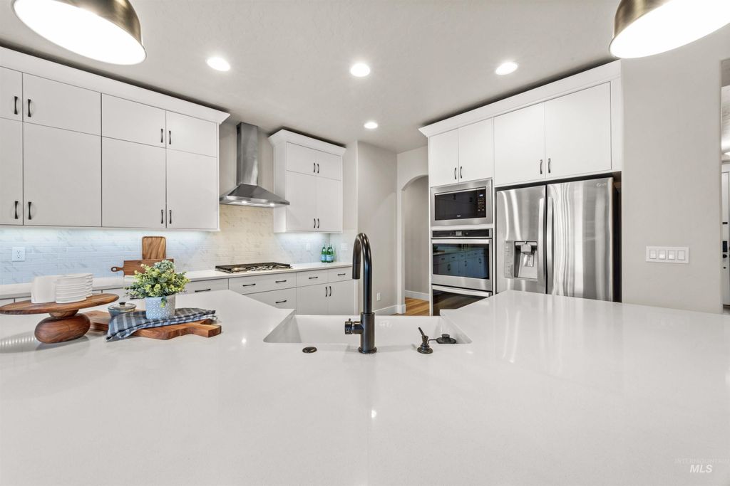 Photo of 1005 E Trophy St, Kuna, ID 83634 (MLS # 98980160)