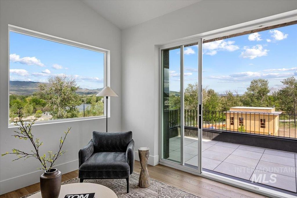 Photo of 333 E Palapa Lane, Garden City, ID 83714 (MLS # 98972686)