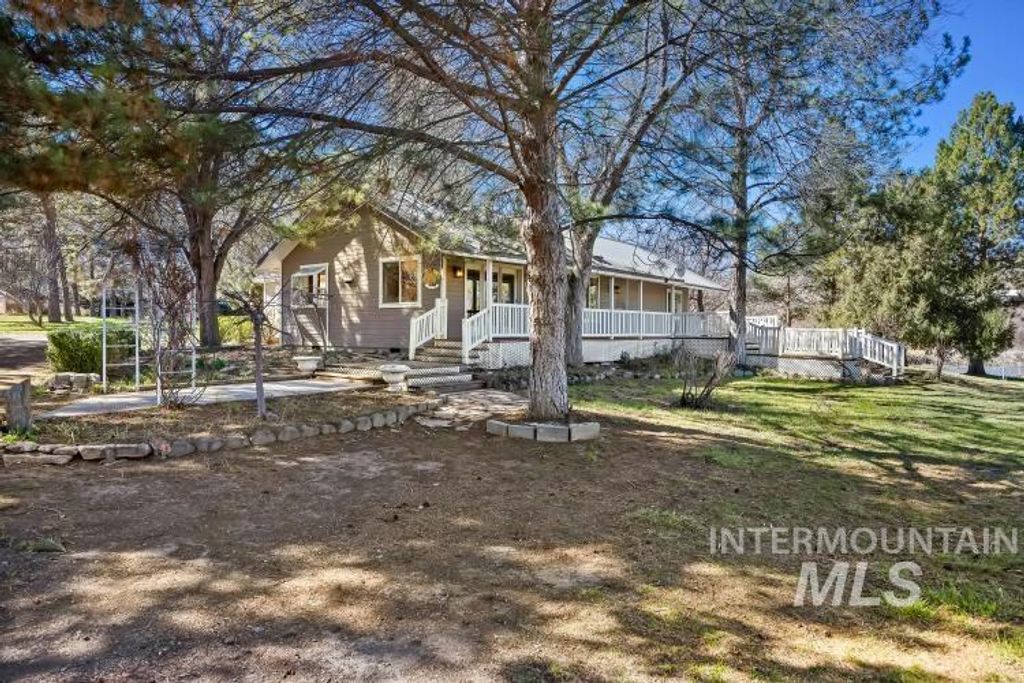 Photo of 1152 Hidden Lake Lane, Buhl, ID 83316 (MLS # 98978178)