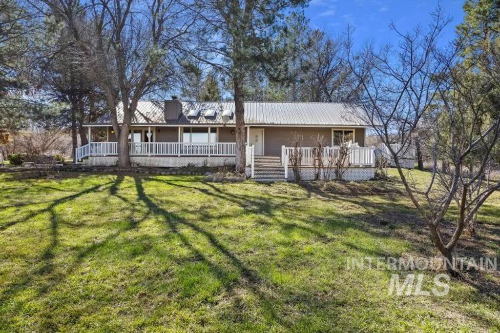 Photo of 1152 Hidden Lake Lane, Buhl, ID 83316 (MLS # 98978178)