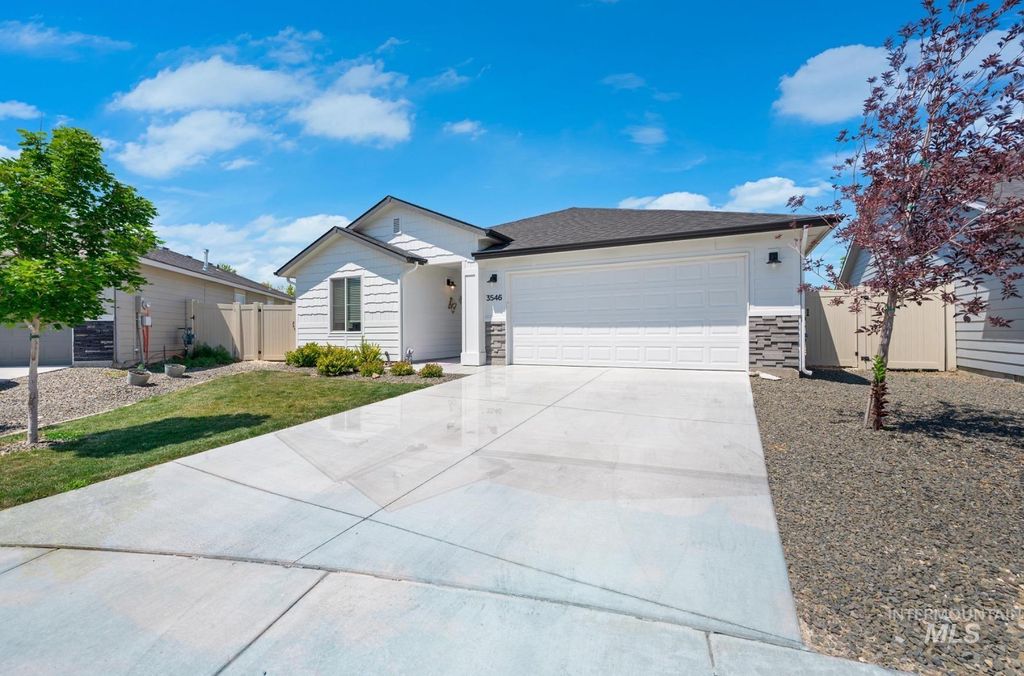 Photo of 3546 W Commemoration Ave, Meridian, ID 83642 (MLS # 98978538)
