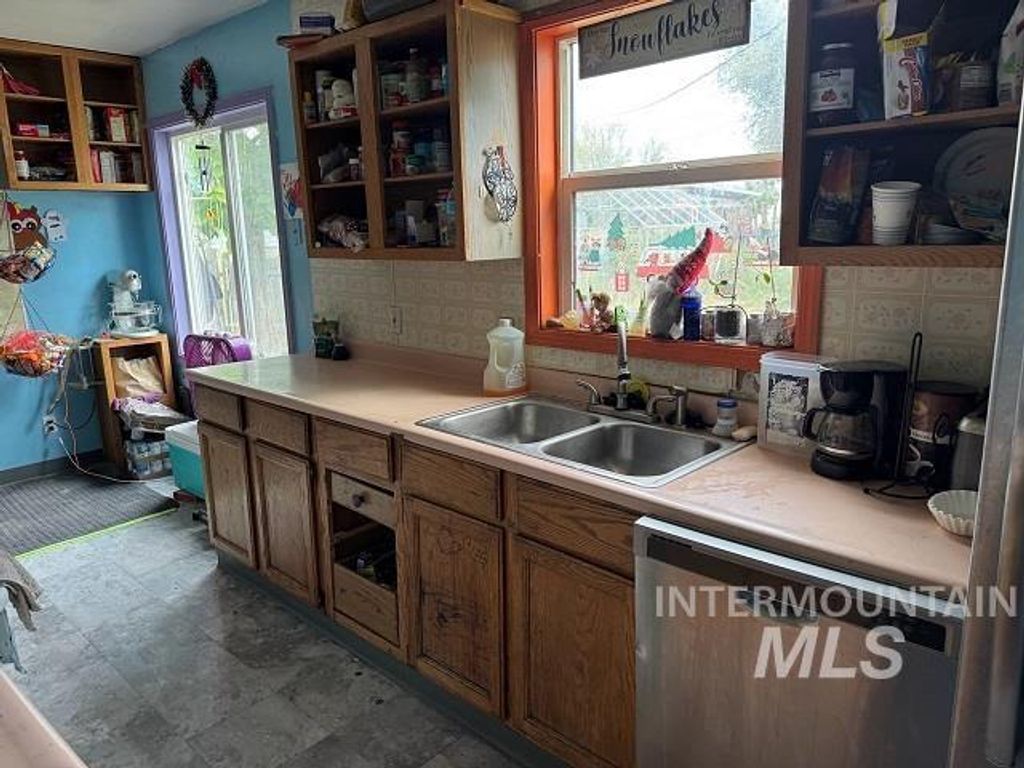 Photo of 111 Ehrgood Ave, Nyssa, OR 97913 (MLS # 98959861)