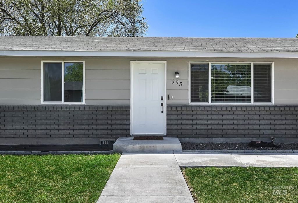 Photo of 353 S Ash Ave, Kuna, ID 83634 (MLS # 98982895)