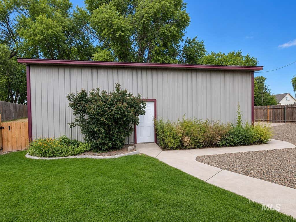 Photo of 3200 Sherman Ct, Nampa, ID 83687 (MLS # 98998016)