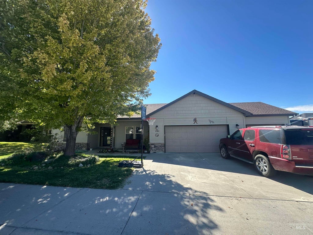 Photo of 1581 NE Bedrock St, Mountain Home, ID 83647 (MLS # 99001549)