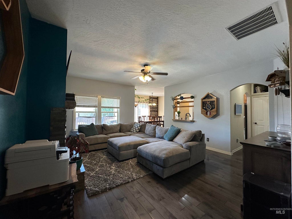 Photo of 1581 NE Bedrock St, Mountain Home, ID 83647 (MLS # 99001549)