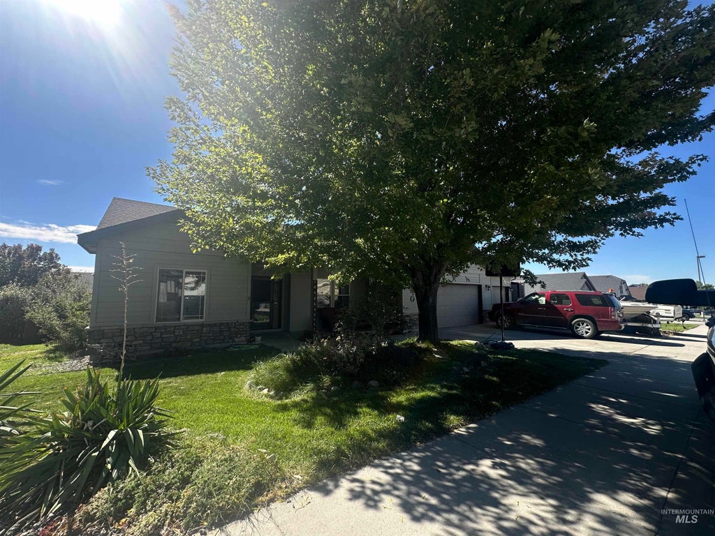 Photo of 1581 NE Bedrock St, Mountain Home, ID 83647 (MLS # 99001549)