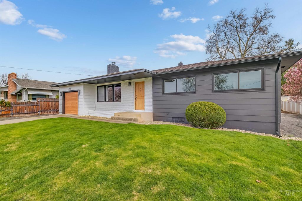 Photo of 3513 8th Street C, Lewiston, ID 83501 (MLS # 98979323)