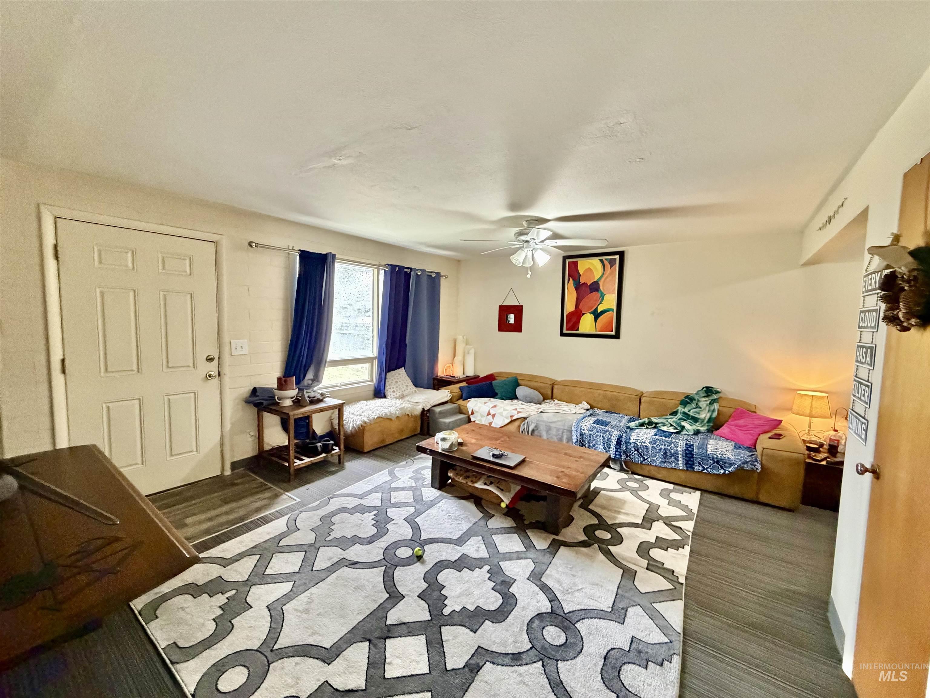 1002-1004 S Shoshone Street