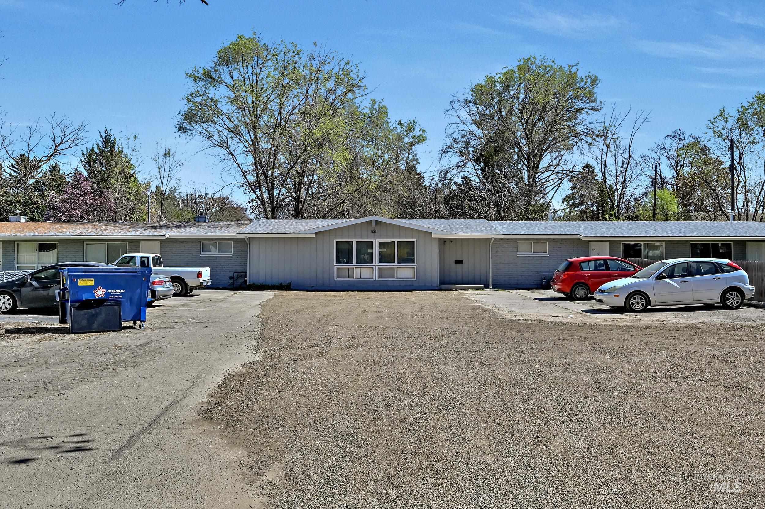 1002-1004 S Shoshone Street