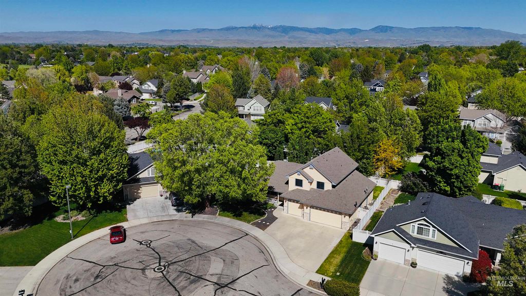 Photo of 5292 N Bach Pl, Meridian, ID 83646 (MLS # 98984683)