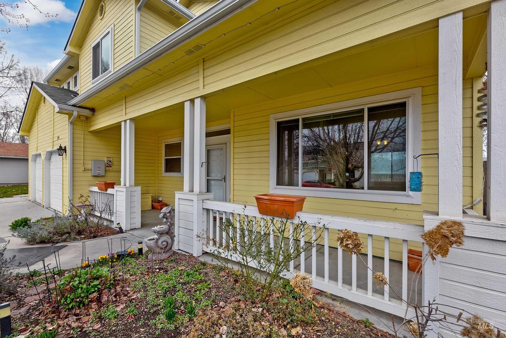 Photo of 2915 N Fieldstone Way, Meridian, ID 83646 (MLS # 98977129)