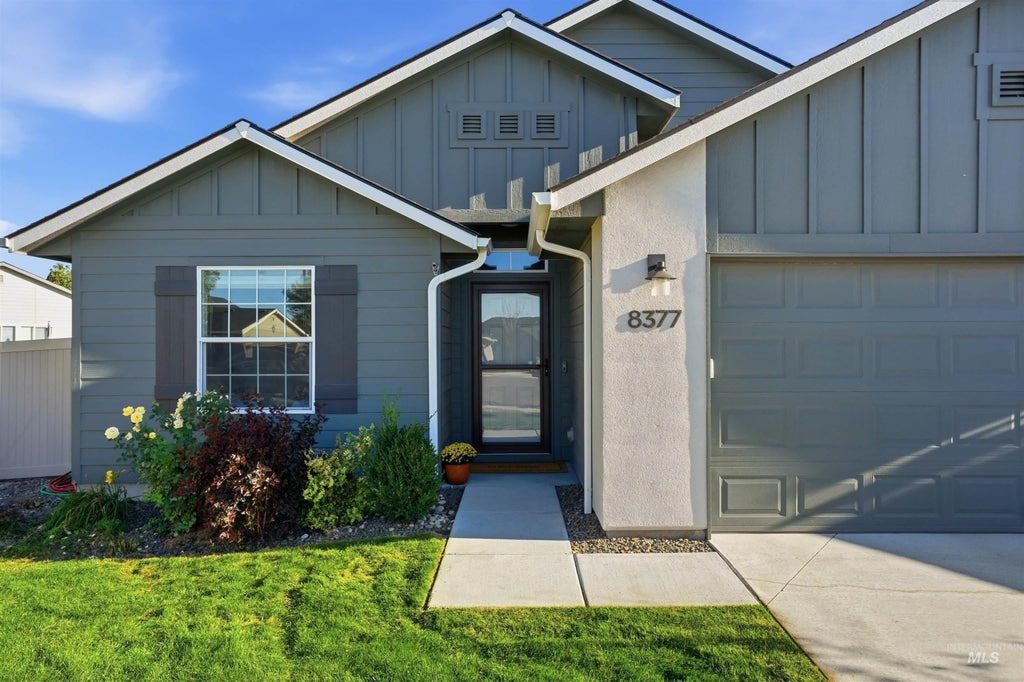 Photo of 8377 E Harpster Ct, Nampa, ID 83687 (MLS # 99003129)