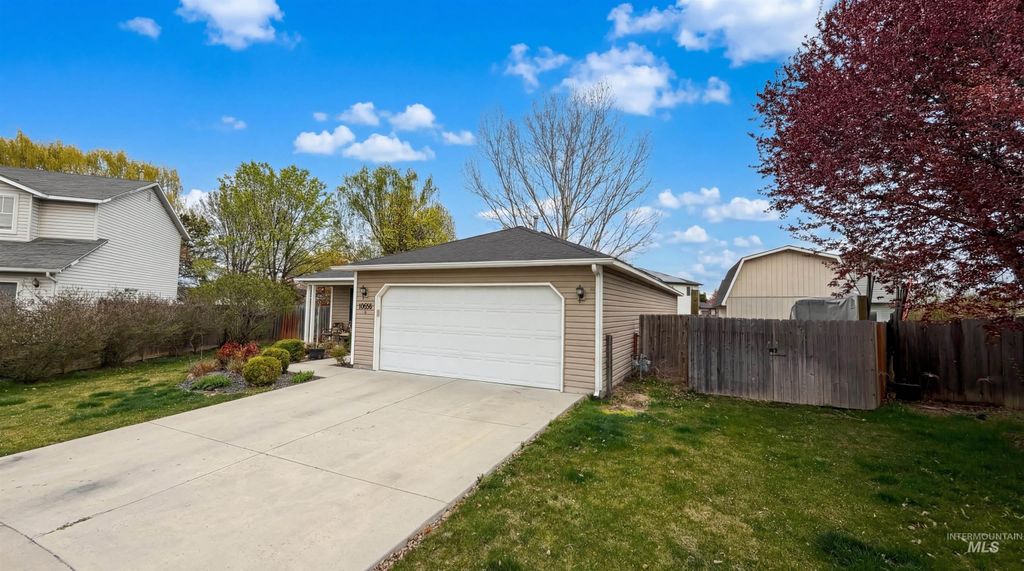 Photo of 16056 N Pelican Butte Dr, Nampa, ID 83651 (MLS # 98980242)