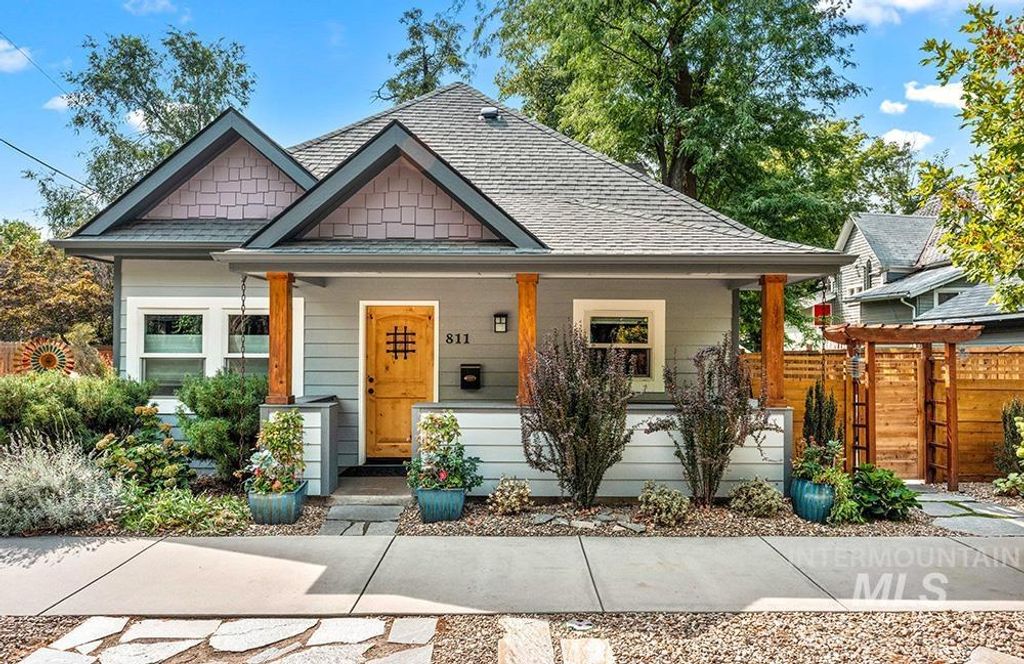 Photo of 811 W Eastman St, Boise, ID 83702 (MLS # 98965222)