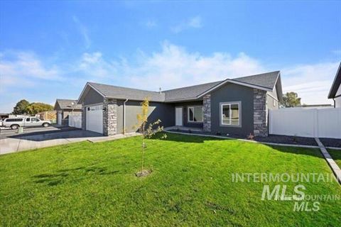 Photo of 1445 Zephlyn Street, Twin Falls, ID 83301 (MLS # 98930588)